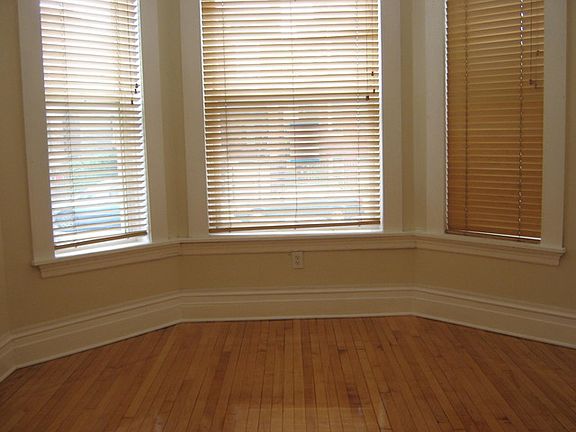 2nd image of 1523 N Hamlin Ave