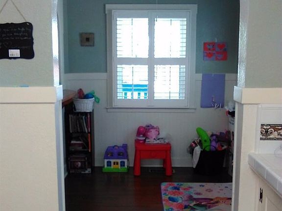 5th image of 109 W Katherine St
