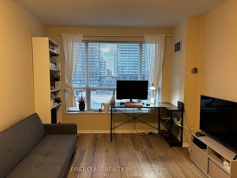 887 Bay St #1001 — Photo 4