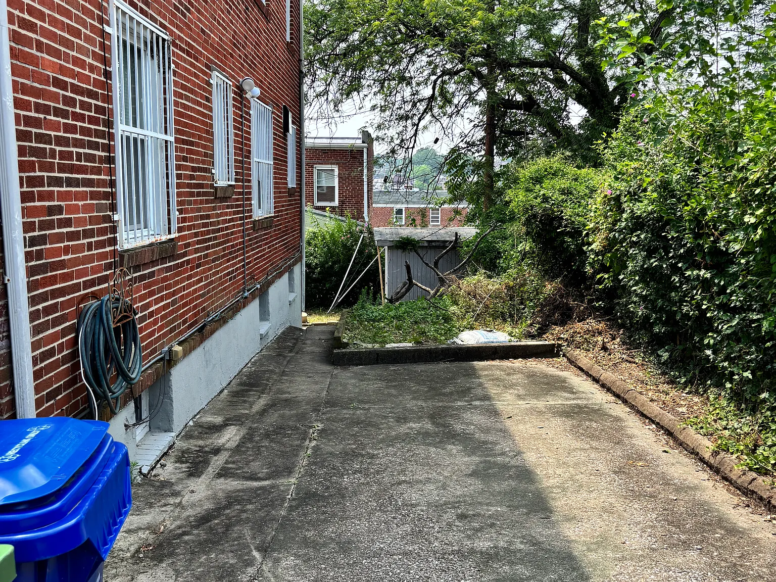 4 bed, 1327 sqft, $2,400 — Photo 4