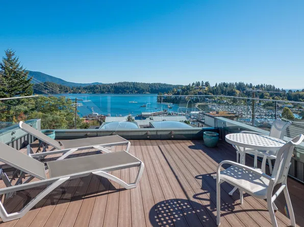 531 S Fletcher Rd, Gibsons, BC V0N 1V0