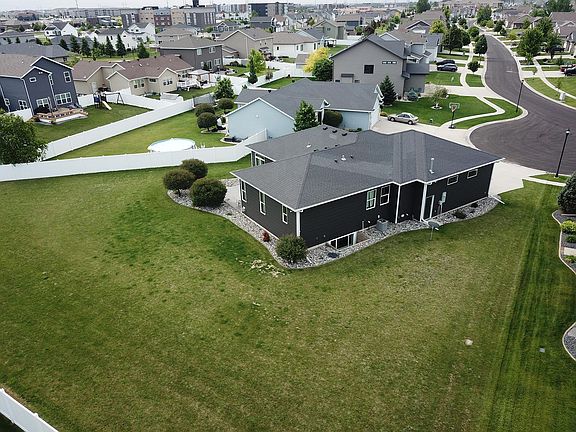 3rd image of 2943 6th St E