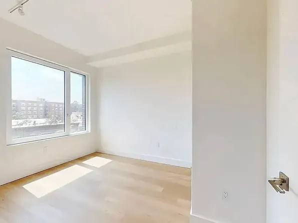 639 East 28th Street image 5 of 15