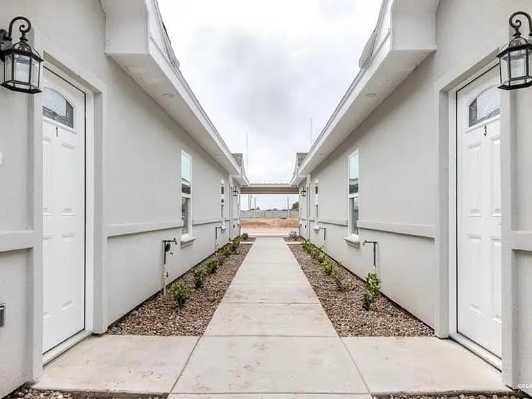 404 S Retama Ln #3 — Photo 2