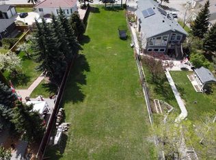 8520 48th Ave NW, Calgary, AB T3B 2A6