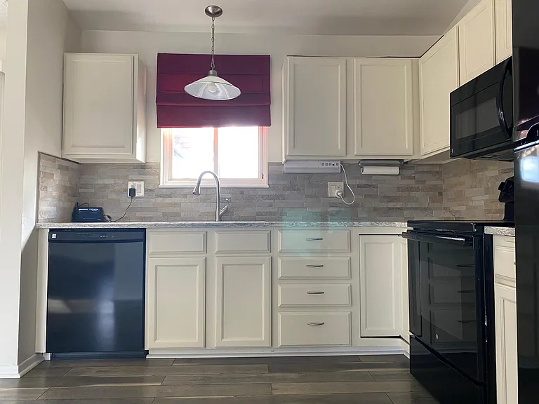 325 Catalina Dr — Photo 24