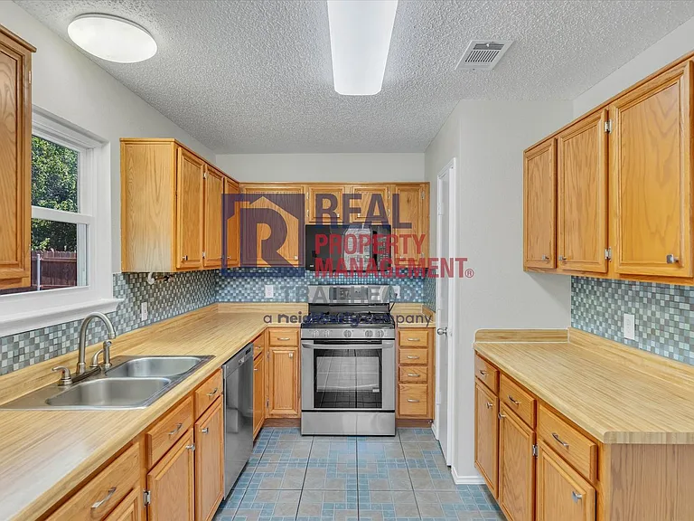732 Burlington Ave — Photo 9