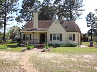 127 E McNeill Dr, Red Springs, NC 28377