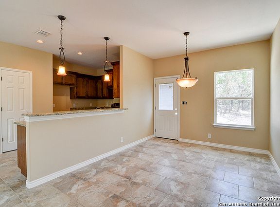 5th image of 575 KINDERSLEY ST