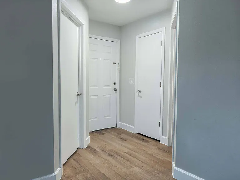 2593 Grassy Point Dr — Photo 2