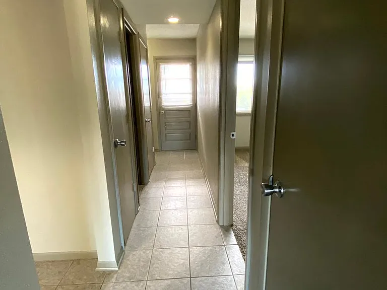 900 Elder Ln — Photo 10