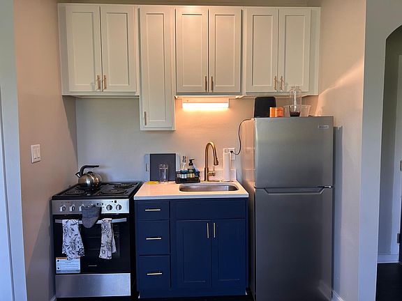 3rd image of 6540 N Glenwood Ave APT 300