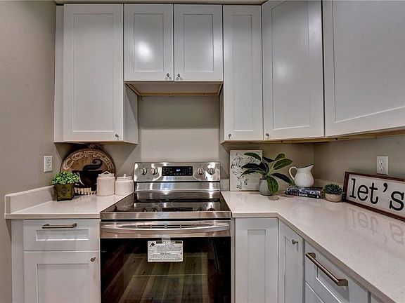4th image of 2875 Jordan Woods Dr