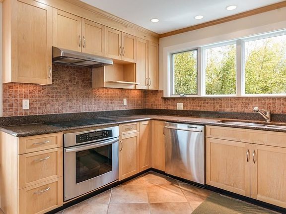 3rd image of 27 South St