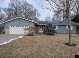 184 Mary Cir, North Mankato, MN 56003