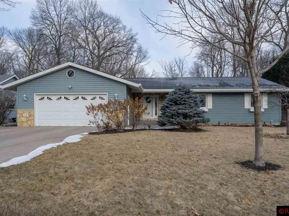 184 Mary Cir, North Mankato, MN 56003