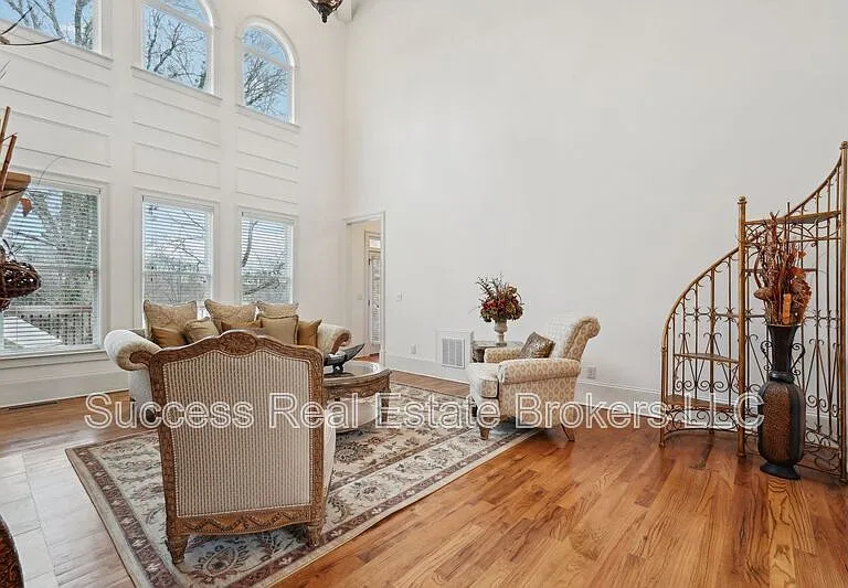 343 Summer Garden Dr — Photo 15