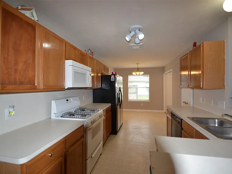 5126 Riverwood Dr — Photo 13