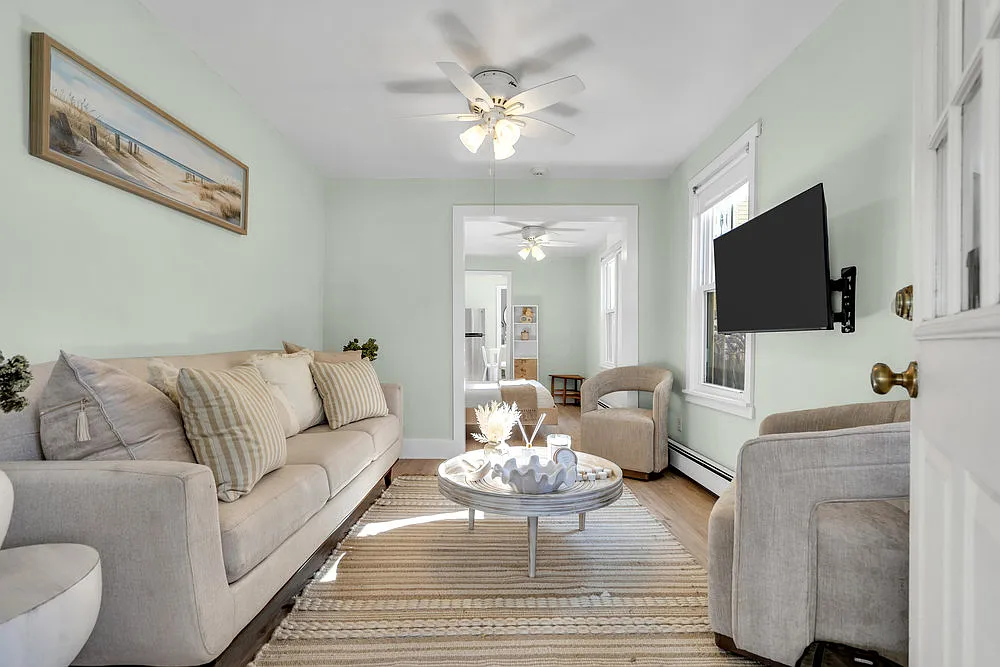 10 Abbott Ave — Photo 2