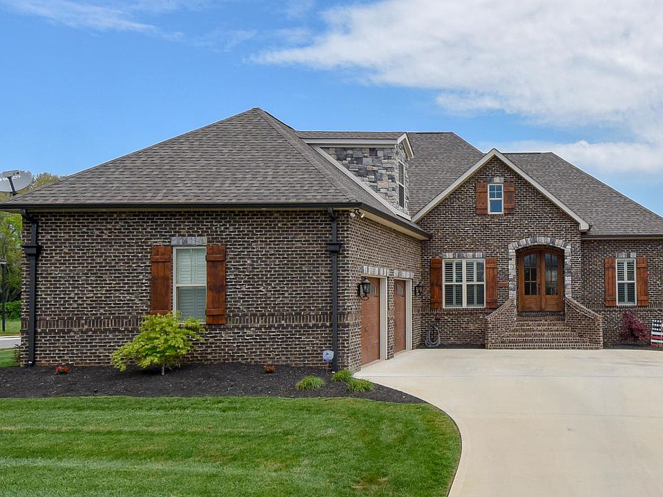 1st image of 2105 Leah Ln