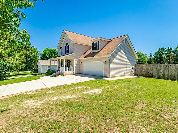 3rd image of 819 Spring Meadows Dr