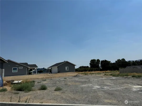 949 N Newport loop, East Wenatchee, WA 98802