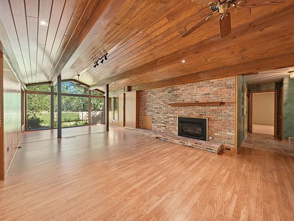 5th image of 534 Upper Mill Heights Dr