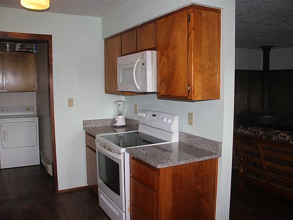 4th image of 458 Neal Ave