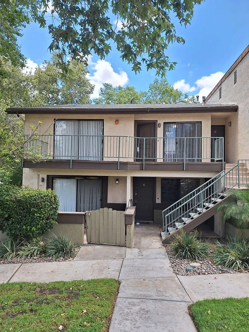 **Move In Special** 2 Bedrooms in the City of Redlands — Photo 2