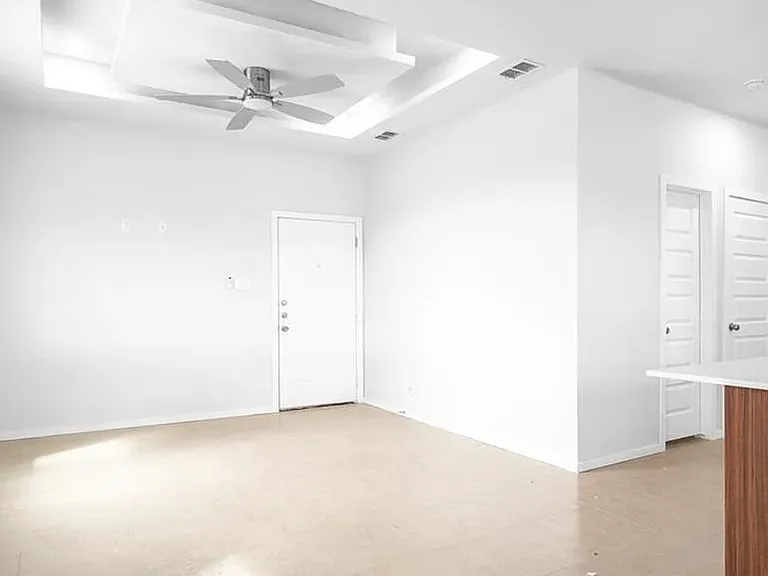 504 N Emerald Ave #1 — Photo 6