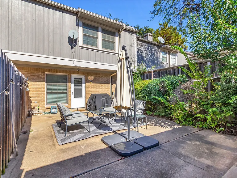 7616 Riverbrook Dr #6 — Photo 25