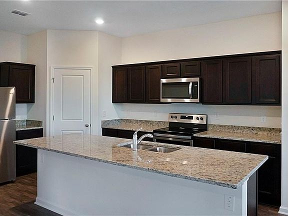 4th image of 1017 Landing Ln