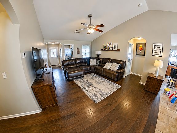 2nd image of 801 Highland Ridge Dr