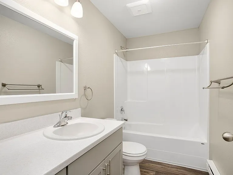 1418 Valley Ave E — Photo 18