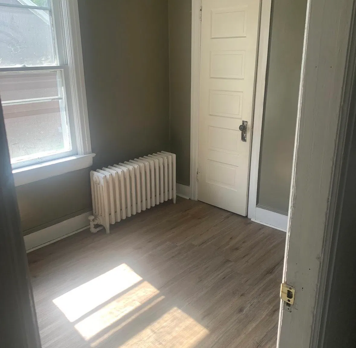 3 bed, $1,300 — Photo 1