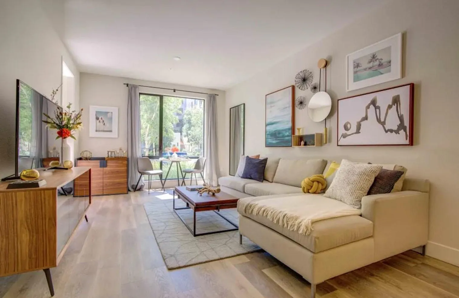 1 bed, 1.0 bath, 882 sqft, $7,371 — Photo 1