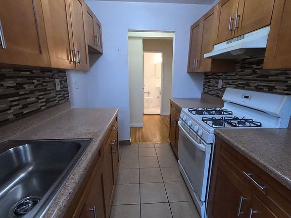 5th image of 33-38 Parsons Blvd #6