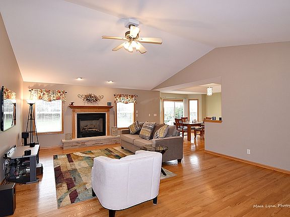 4th image of 532 W Ashton Dr