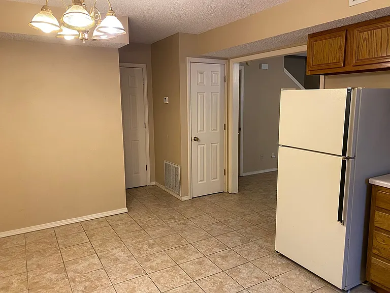 3323 N Detroit Ave — Photo 64