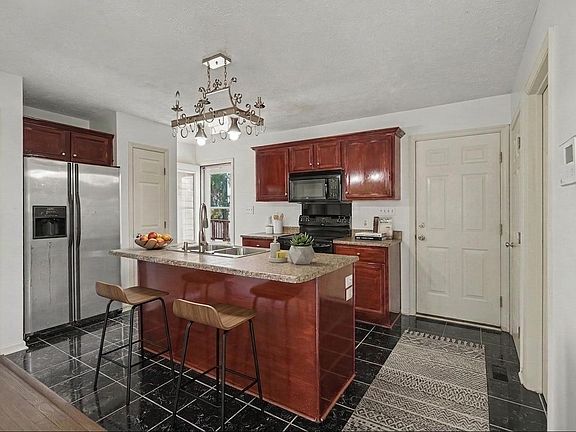 4th image of 1015 Northview Dr