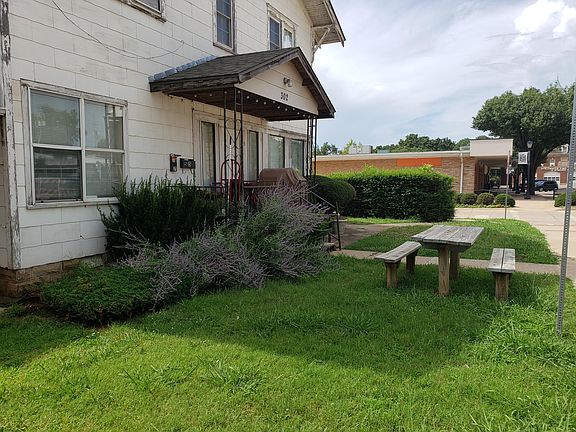 2nd image of 302 S Knoblock St #5