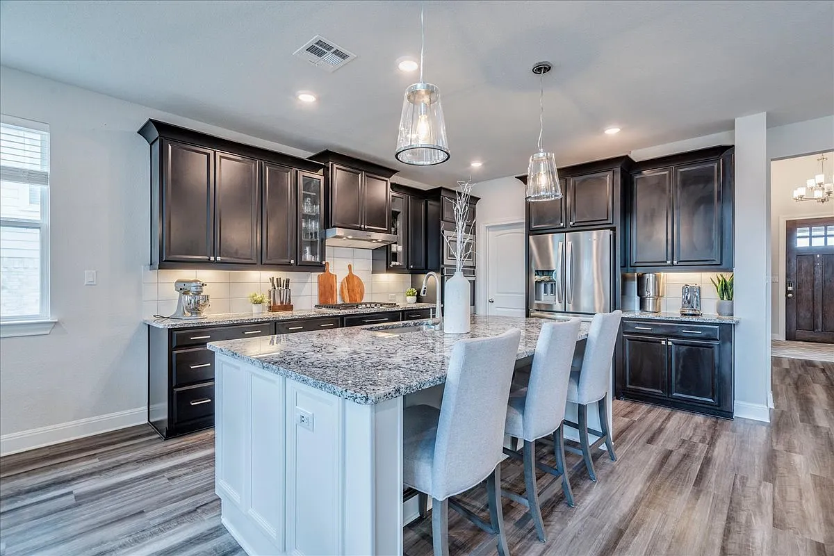 4 bed, 2982 sqft, $3,500 — Photo 3