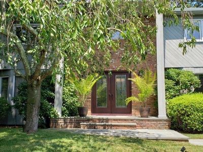 8 Calumet Court, Dix Hills, NY, 11746
