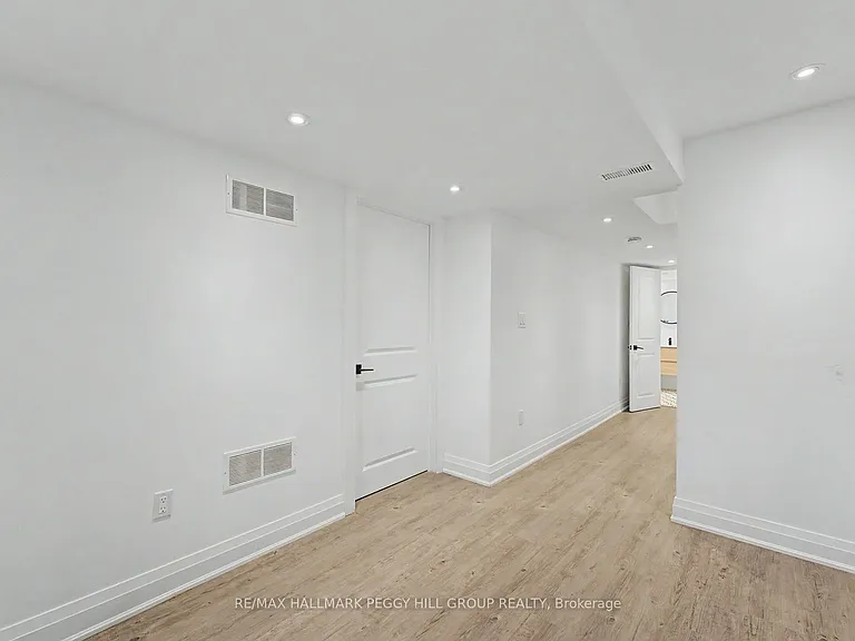 60 Fairlane Ave — Photo 7