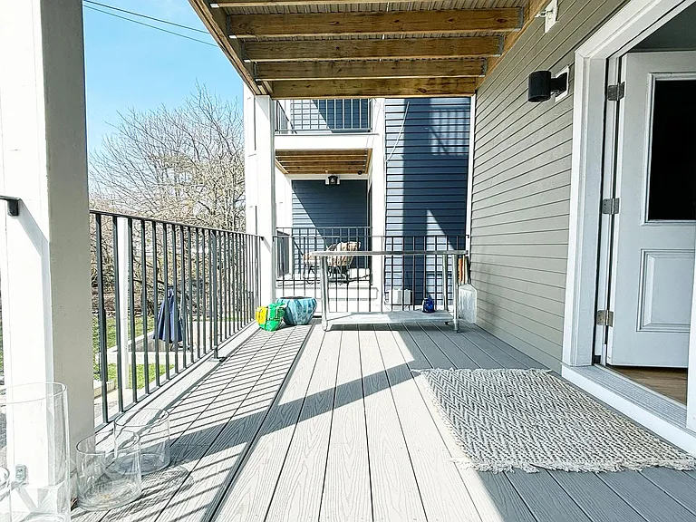 335 Maverick St #1 — Photo 9