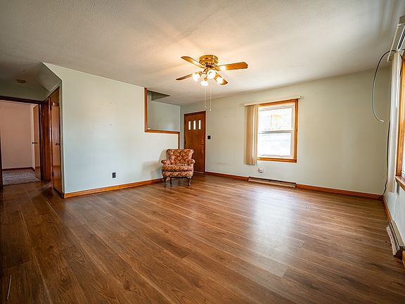 3rd image of 301 Wetzel Dr