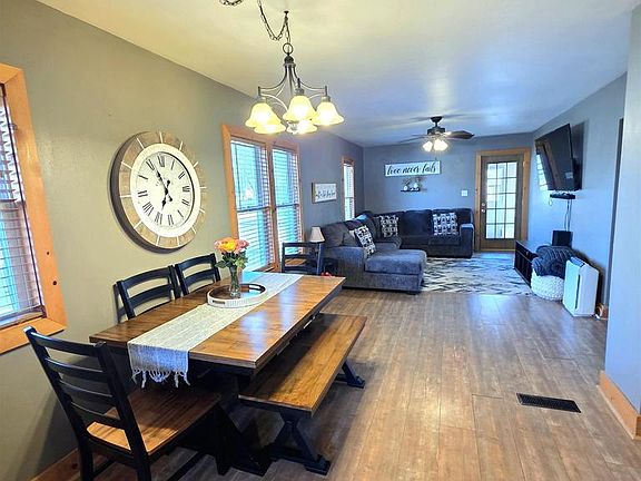 4th image of 511 Superior Street