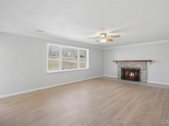 5th image of 332 Argent Ave