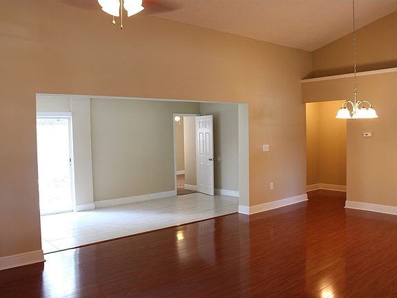 4th image of 848 Country Crossing Ct