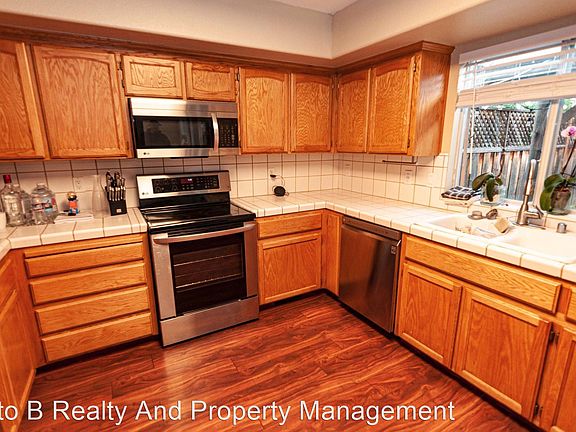 3rd image of 220 Berkshire Dr